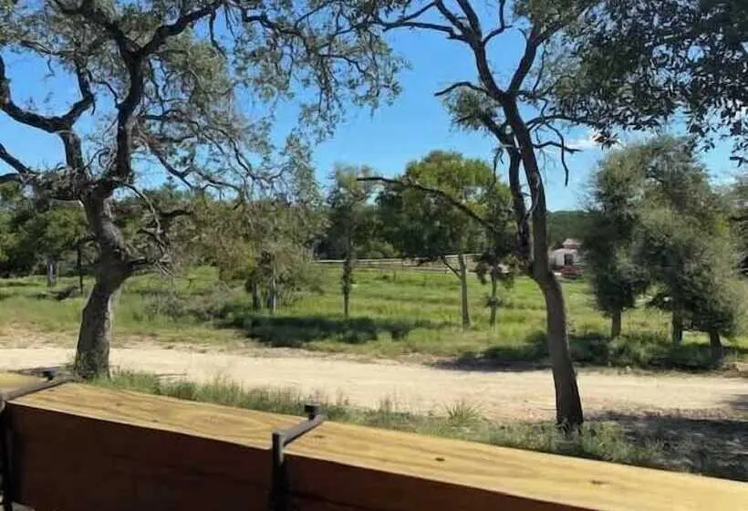 Hill Country Cabin 4