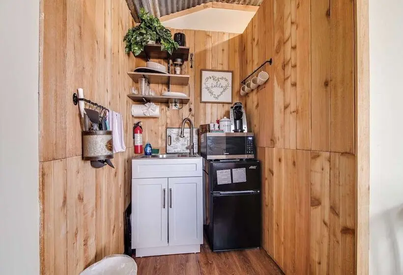 Hill Country Cabin 4