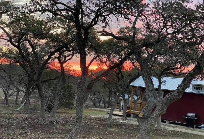Hill Country Cabin 4