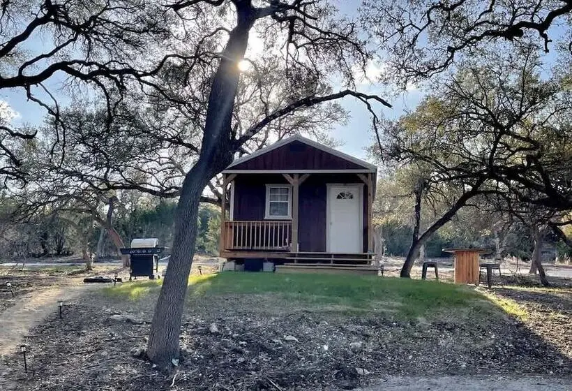 Hill Country Cabin 4
