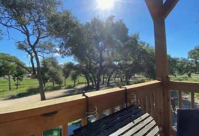Hill Country Cabin 4
