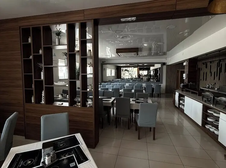 Holiday Home Resort & Spa