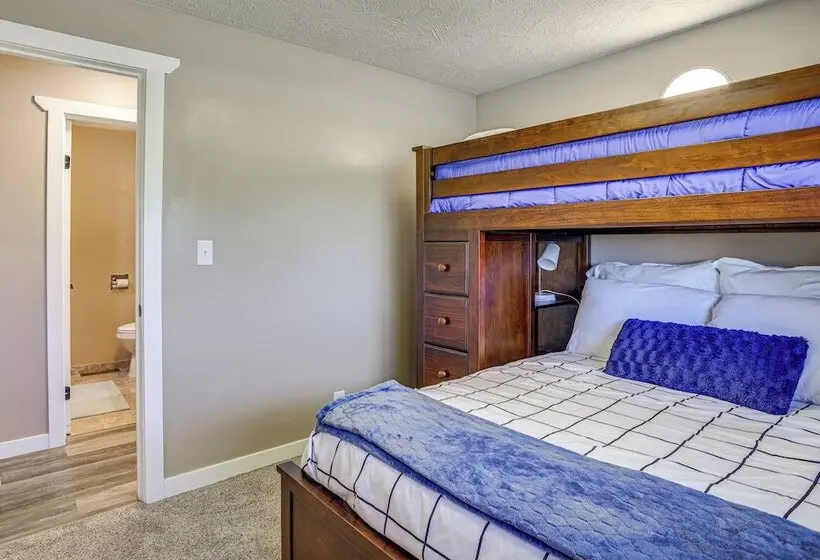 Hot Tub, Game Room, Putting Green! Ogden Oasis