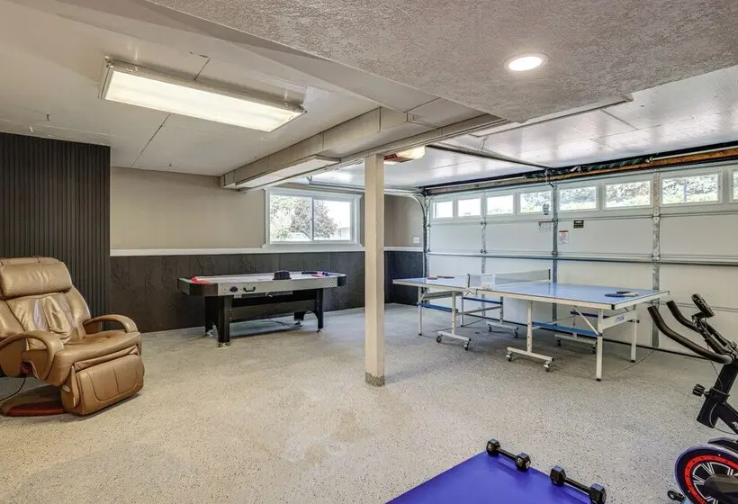 Hot Tub, Game Room, Putting Green! Ogden Oasis