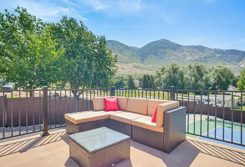 Hot Tub, Game Room, Putting Green! Ogden Oasis