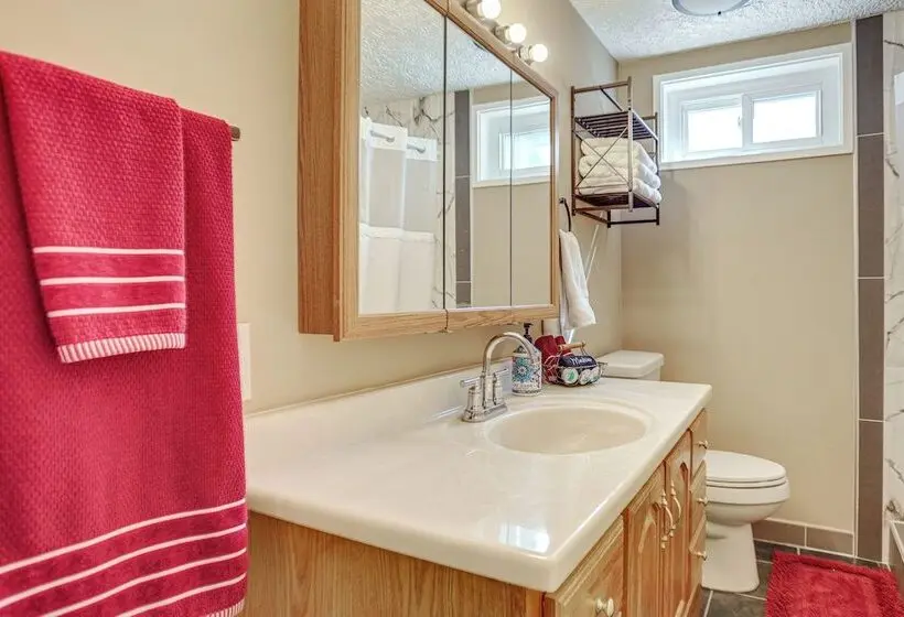 Hot Tub, Game Room, Putting Green! Ogden Oasis