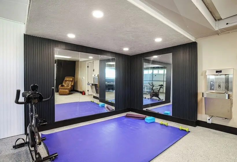 Hot Tub, Game Room, Putting Green! Ogden Oasis
