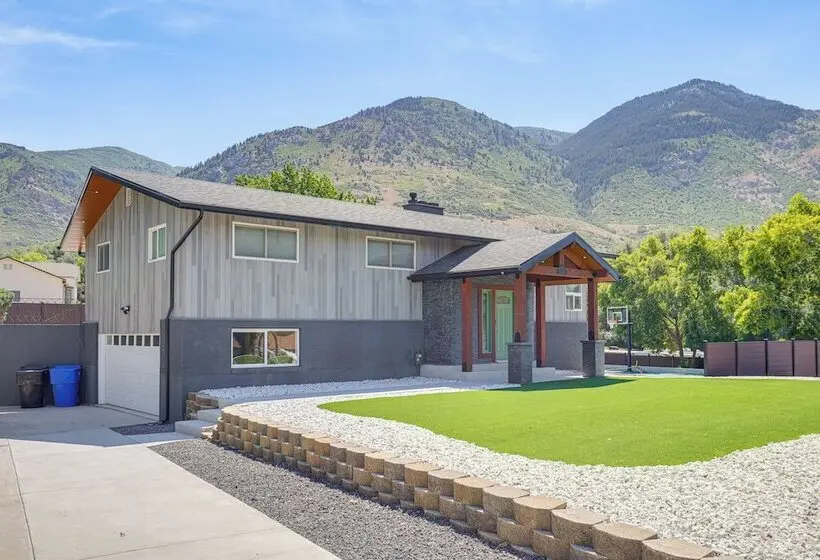 Hot Tub, Game Room, Putting Green! Ogden Oasis