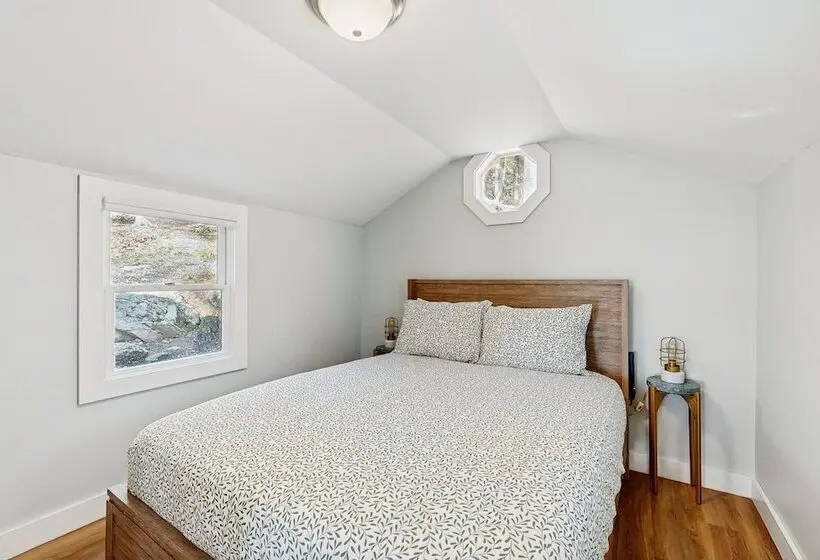Charming Cottage With A Spacious Deck Overlooking The Megunticook River