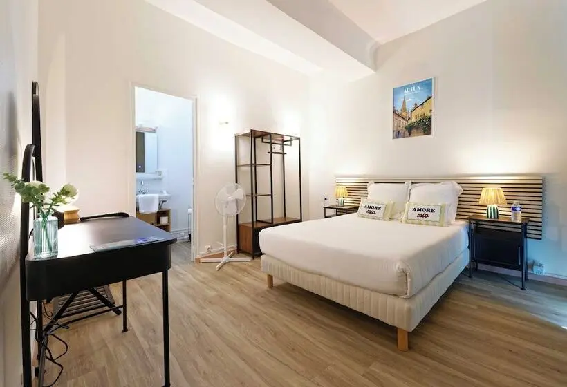 Hotelli Hôtel En Ville