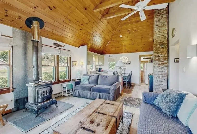 Lovely Home With Harbor Views, Gas Grill, Streaming, W/d, & Gourmet Range