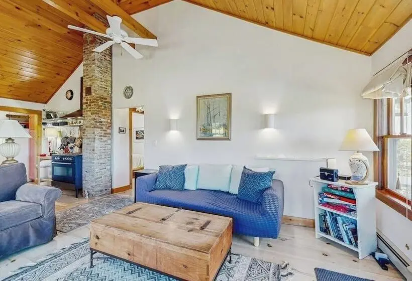 Lovely Home With Harbor Views, Gas Grill, Streaming, W/d, & Gourmet Range