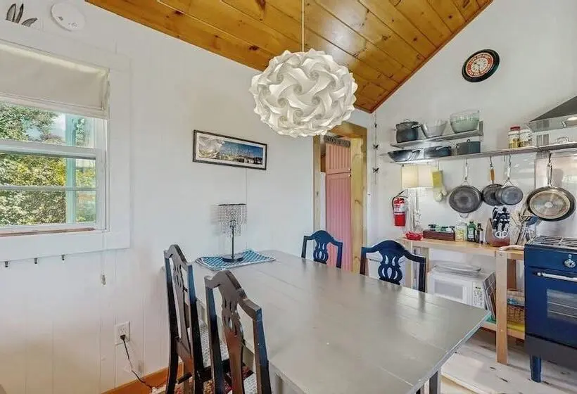 Lovely Home With Harbor Views, Gas Grill, Streaming, W/d, & Gourmet Range