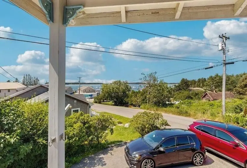 Lovely Home With Harbor Views, Gas Grill, Streaming, W/d, & Gourmet Range