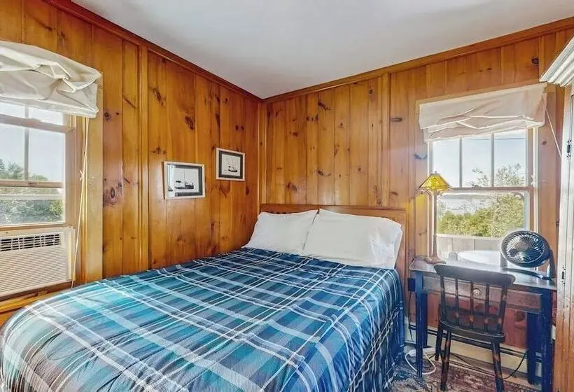 Lovely Home With Harbor Views, Gas Grill, Streaming, W/d, & Gourmet Range