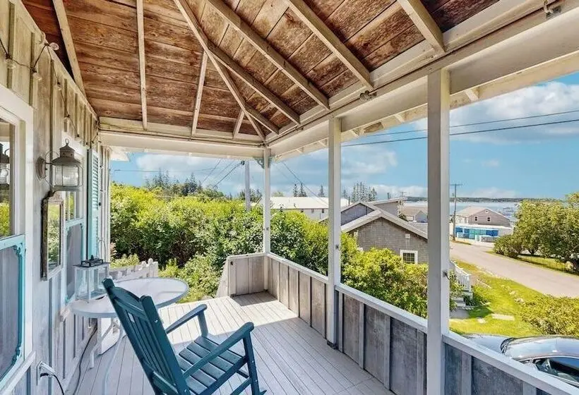Lovely Home With Harbor Views, Gas Grill, Streaming, W/d, & Gourmet Range