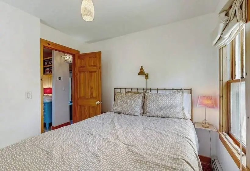 Lovely Home With Harbor Views, Gas Grill, Streaming, W/d, & Gourmet Range