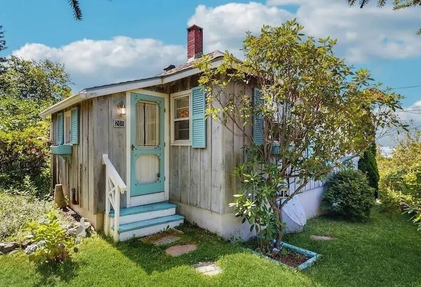 Lovely Home With Harbor Views, Gas Grill, Streaming, W/d, & Gourmet Range
