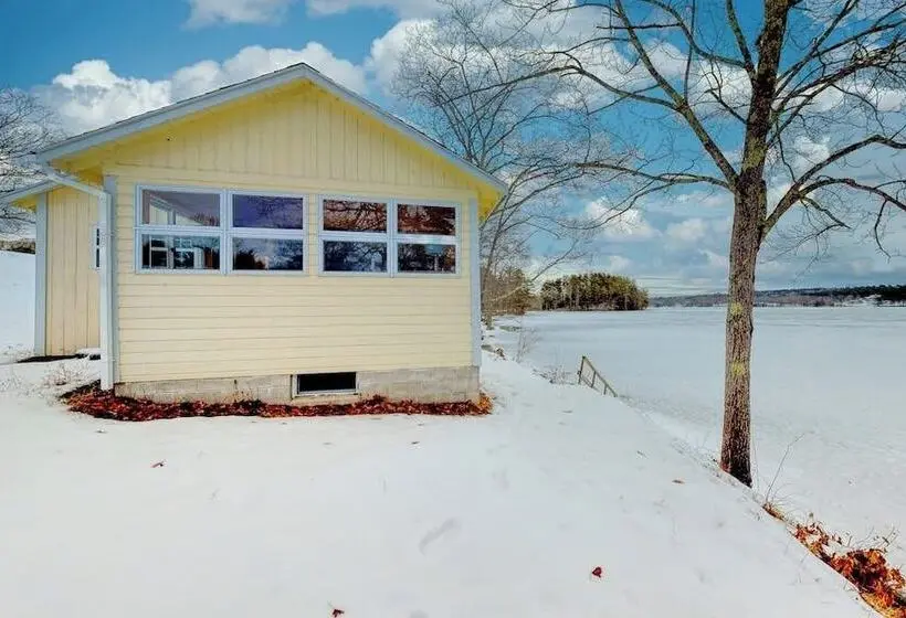 Newly Restored Waterfront Cottage With Private Dock, Fireplace, & Farm Dogs Ok