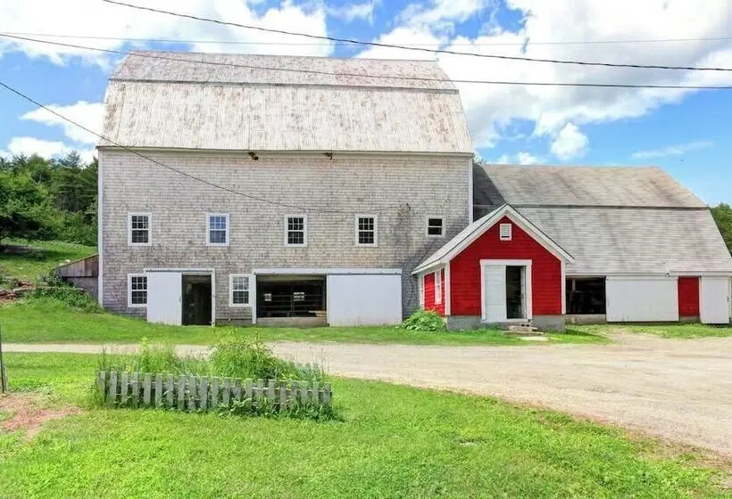 Newly Restored Waterfront Cottage With Private Dock, Fireplace, & Farm Dogs Ok