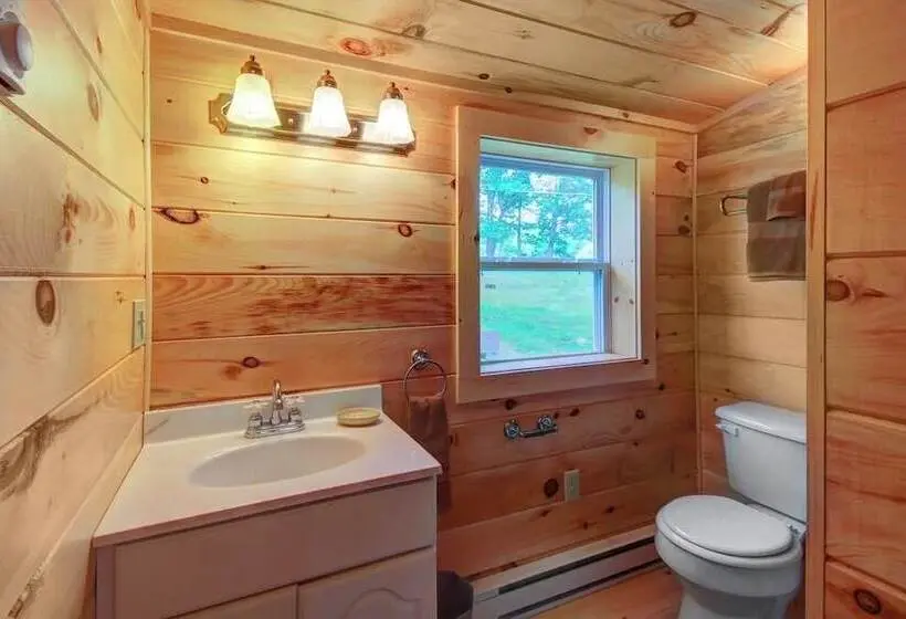Newly Restored Waterfront Cottage With Private Dock, Fireplace, & Farm Dogs Ok