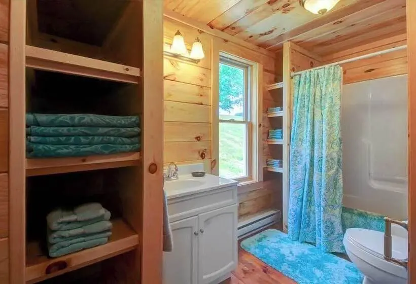 Newly Restored Waterfront Cottage With Private Dock, Fireplace, & Farm Dogs Ok