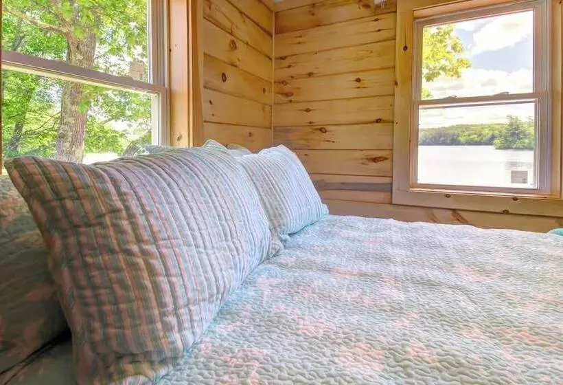 Newly Restored Waterfront Cottage With Private Dock, Fireplace, & Farm Dogs Ok