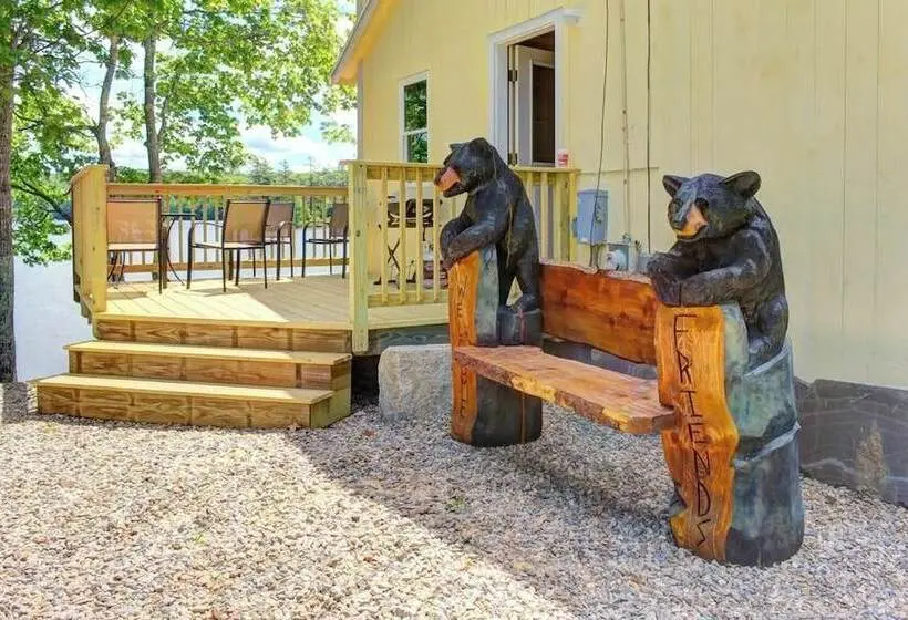 Newly Restored Waterfront Cottage With Private Dock, Fireplace, & Farm Dogs Ok
