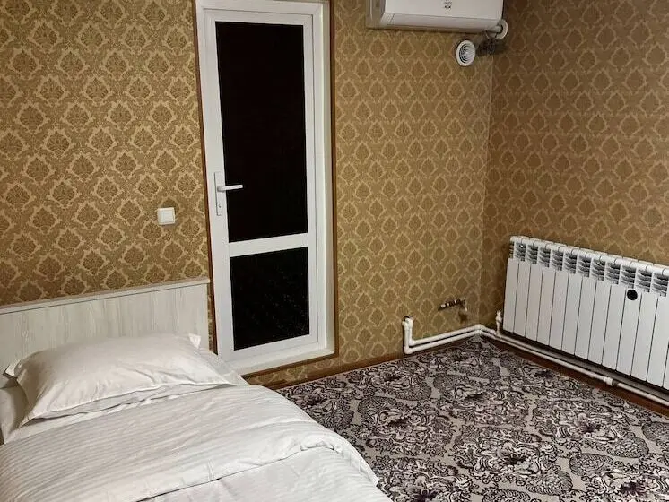 ペンション Aisha Guest House