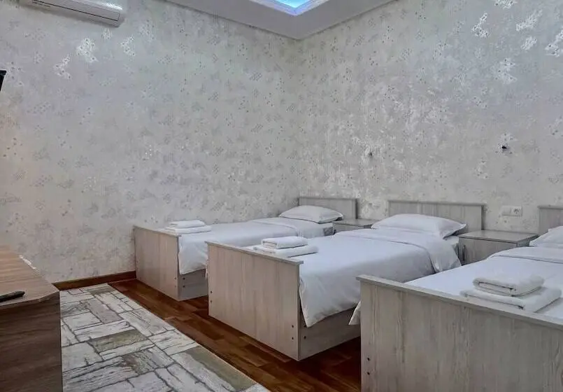ペンション Aisha Guest House