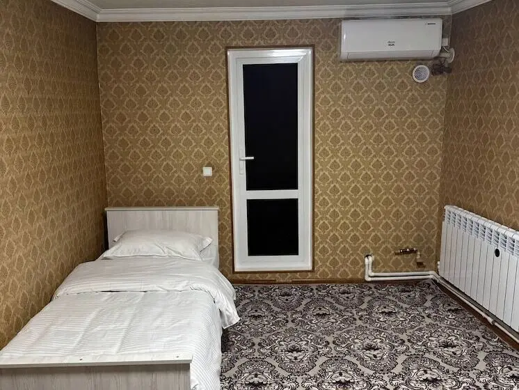 ペンション Aisha Guest House