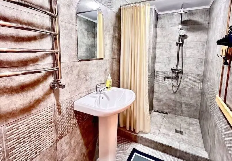 ペンション Aisha Guest House