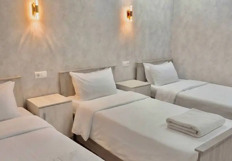 ペンション Aisha Guest House