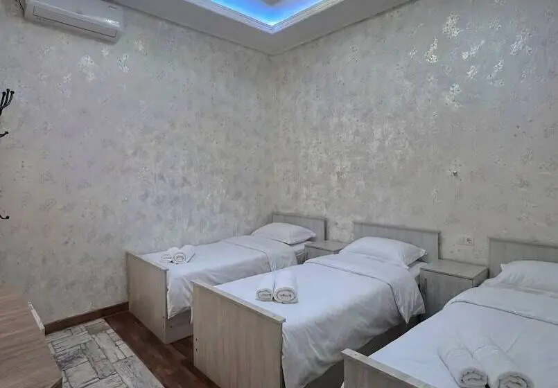 ペンション Aisha Guest House