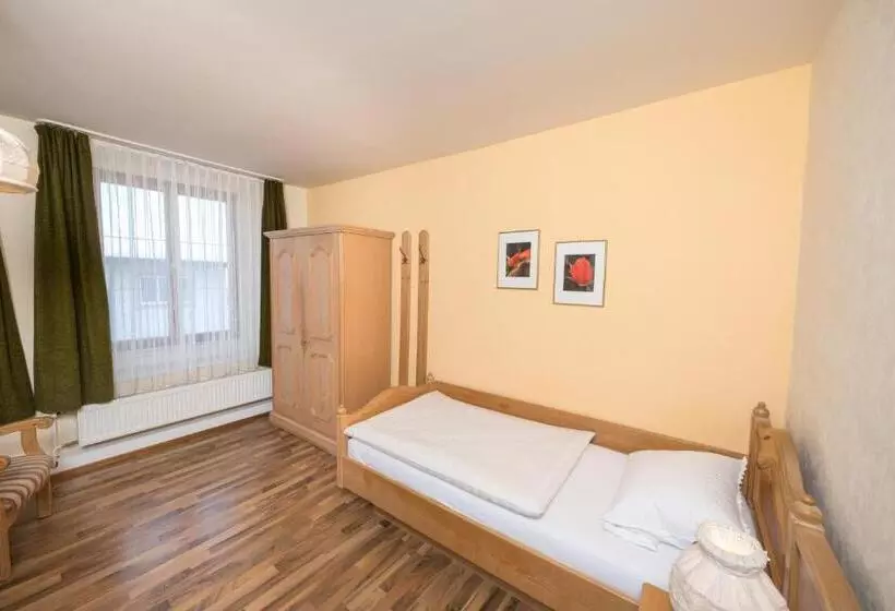 Retkeilymaja Der Adler