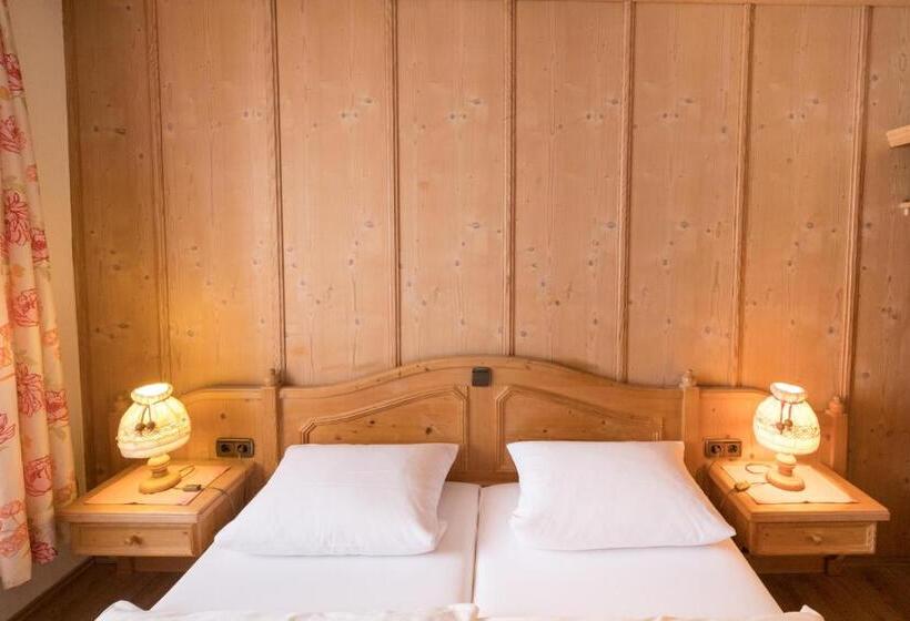 فندق صغير Der Adler