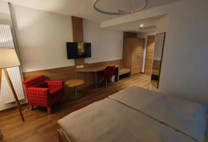 Retkeilymaja Der Adler