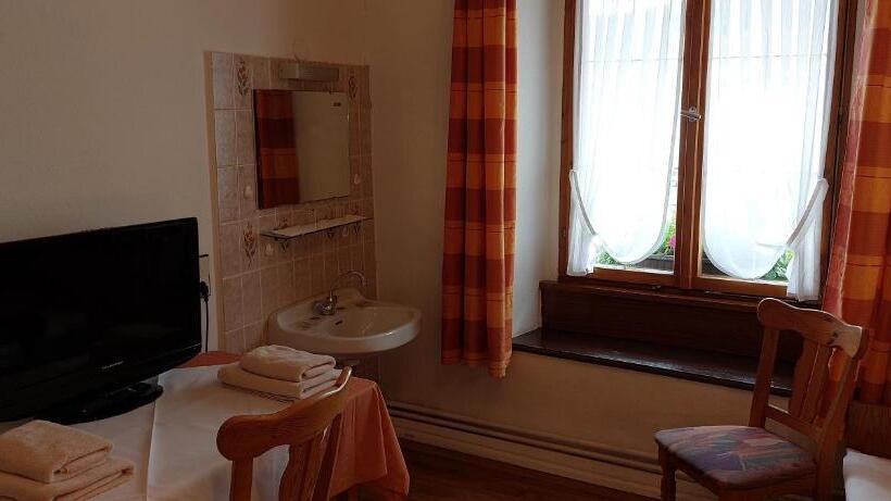 فندق صغير Der Adler