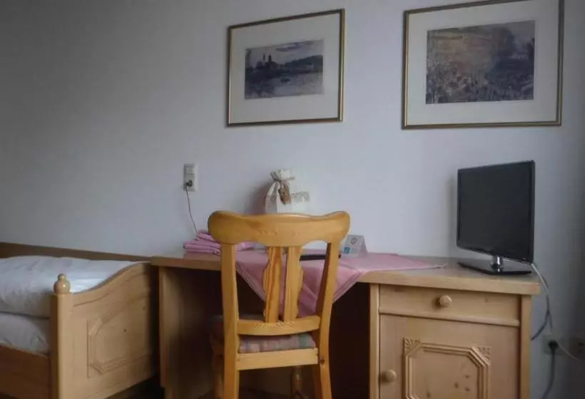 Retkeilymaja Der Adler