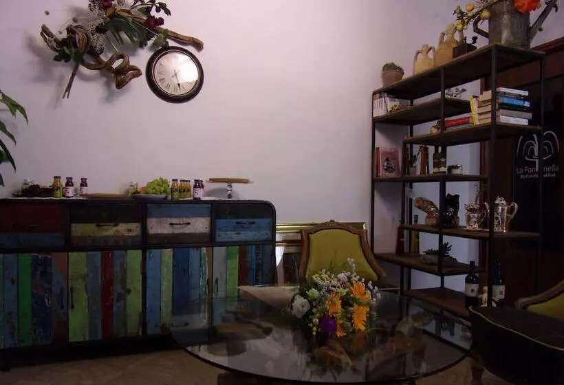 تختخواب و صبحانه La Fontanella