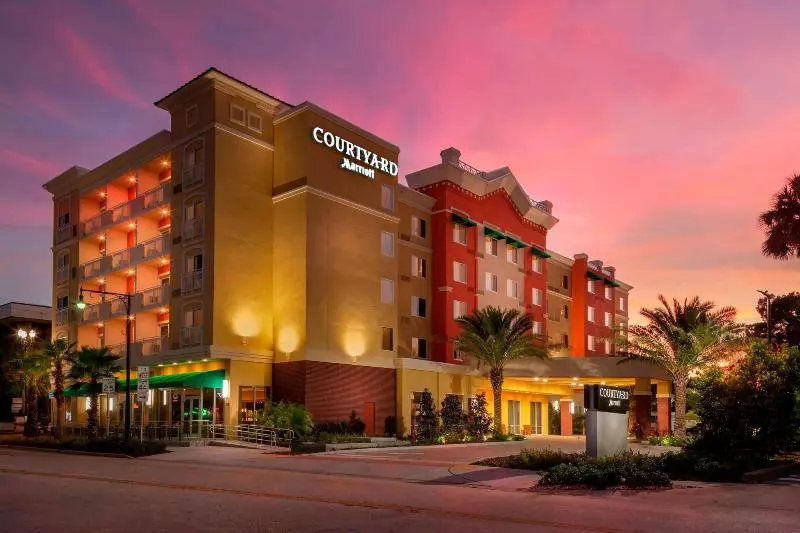 Hotelli Courtyard By Marriott Deland Historic Downtown