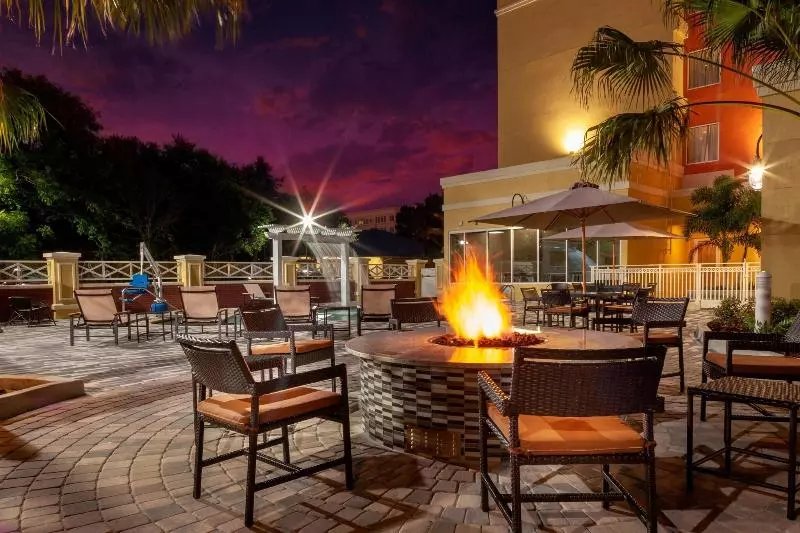 Hotelli Courtyard By Marriott Deland Historic Downtown