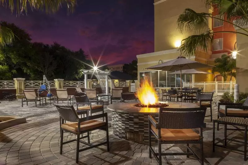 Hotelli Courtyard By Marriott Deland Historic Downtown