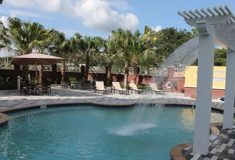 Hotelli Courtyard By Marriott Deland Historic Downtown