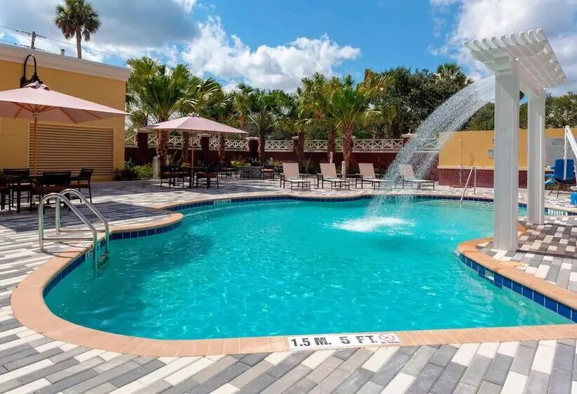 Hotelli Courtyard By Marriott Deland Historic Downtown
