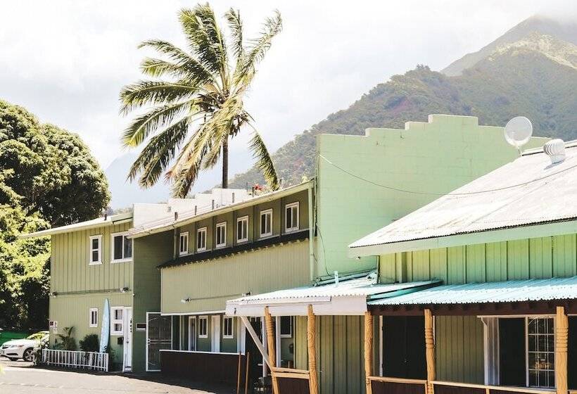 Central Maui Hostel