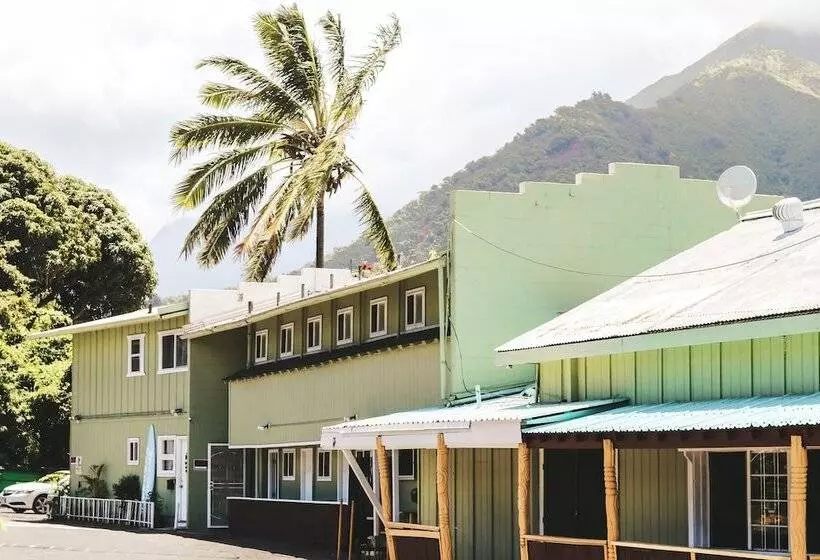 Central Maui Hostel
