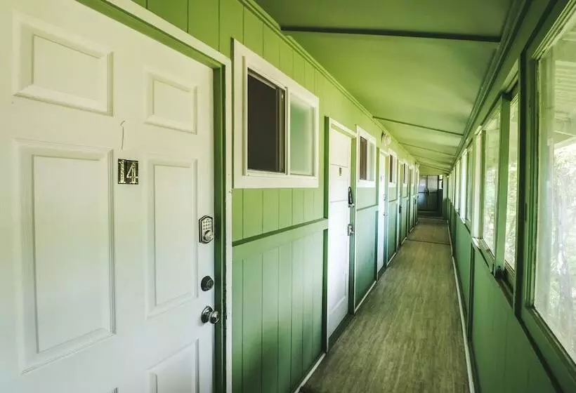 Central Maui Hostel