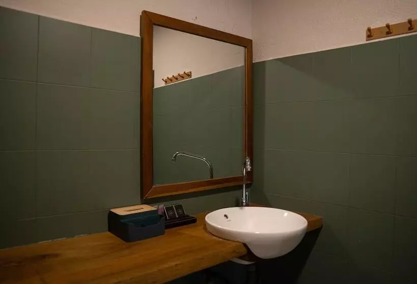 Hotelli Room V @ Jalan Sultanah Near Bus Stop Batu Pahat