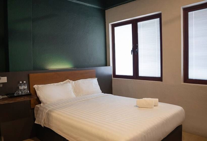 Hotell Room V @ Jalan Sultanah Near Bus Stop Batu Pahat